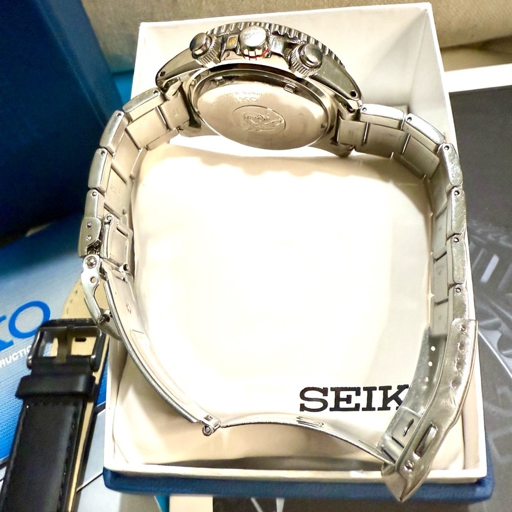 Seiko Solar Chronograph Date Diver Classic Mens Watch - Picture 4 of 8